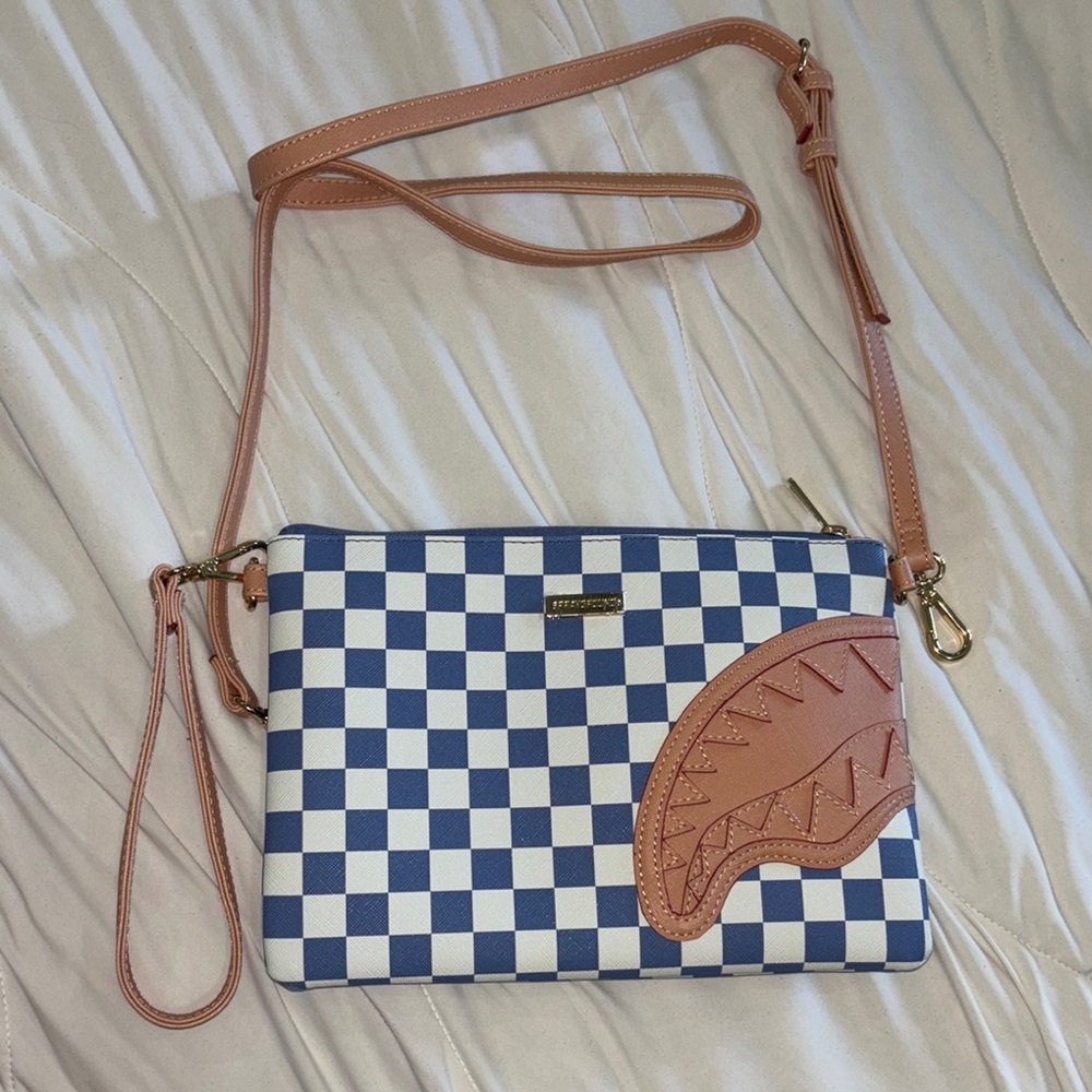 SOLDOUT SPRAYGROUND NEW SHARK YACHT CLUB CROSSOVER CLUTCH